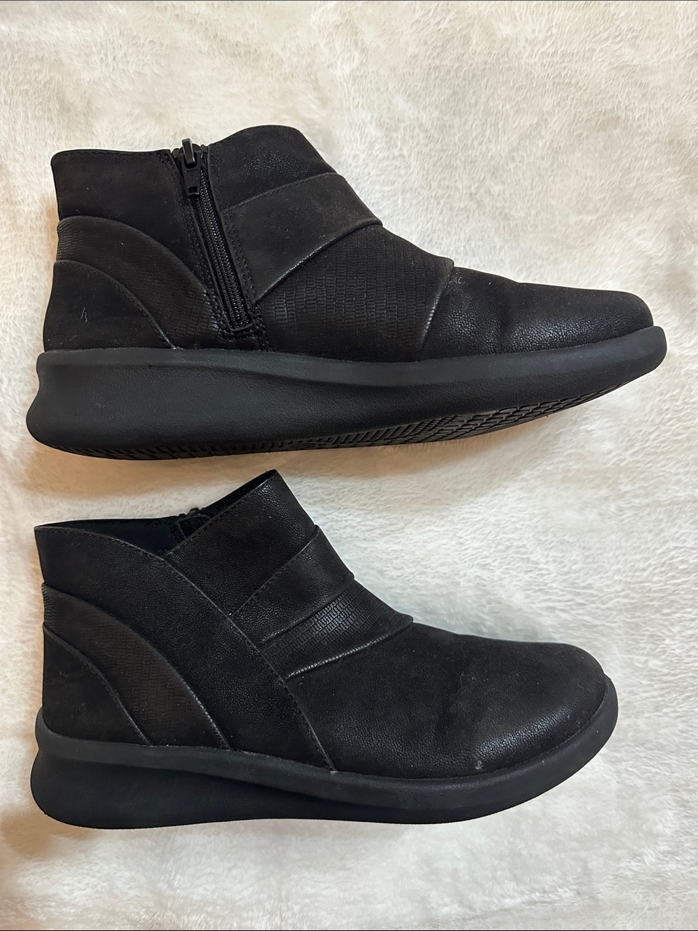 CLARKS CLOUD STEPPERS Women’s Black Vegan Ankle Boots Sz6 Casual Cushion Comfort